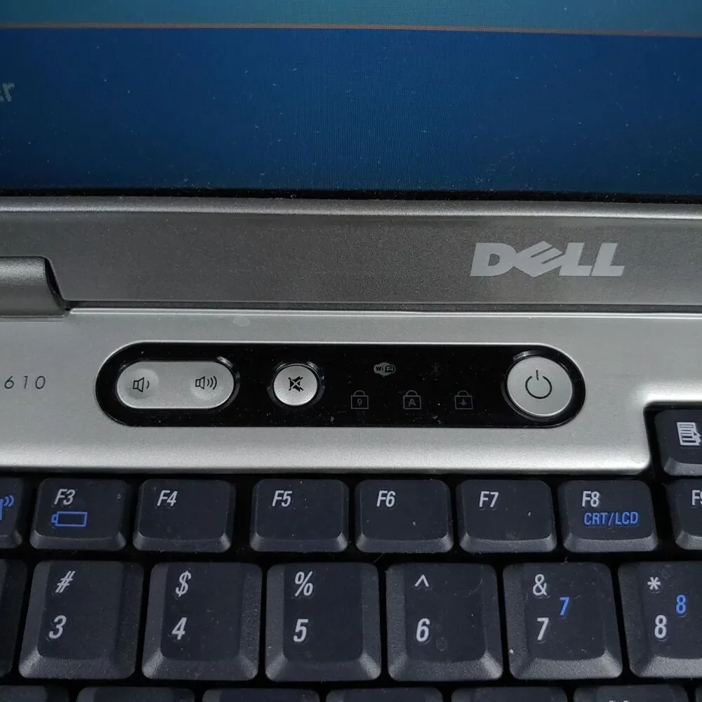 Dell Latitude D610 Laptop - Windows XP PRO - 1.73 GHz Intel, 1GB RAM w/ Charger
